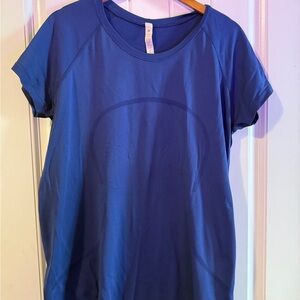 Lululemon Athletica Short Sleeve Blue Tee size 16 short sleeve hip length